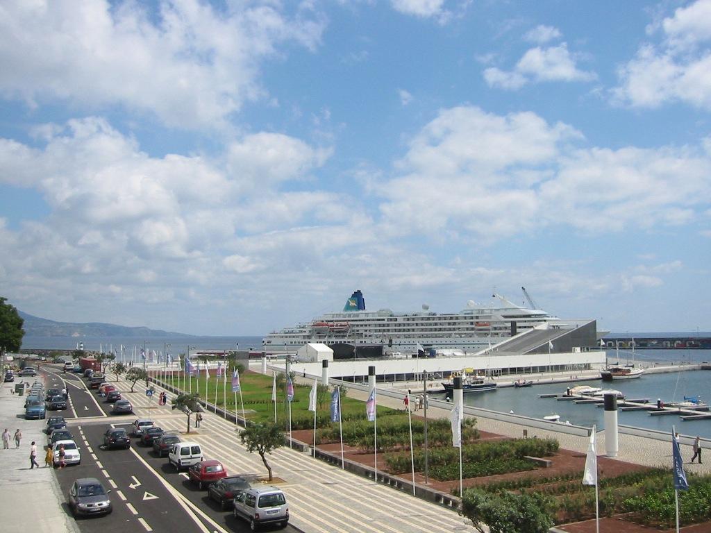 Solmar Alojamentos Ponta Delgada  Exterior photo